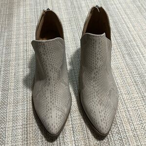 NWOT- Snakeskin Print Booties